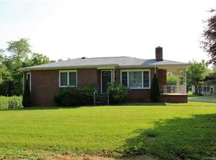 109 Spring Garden Ave, Hendersonville, NC 28739