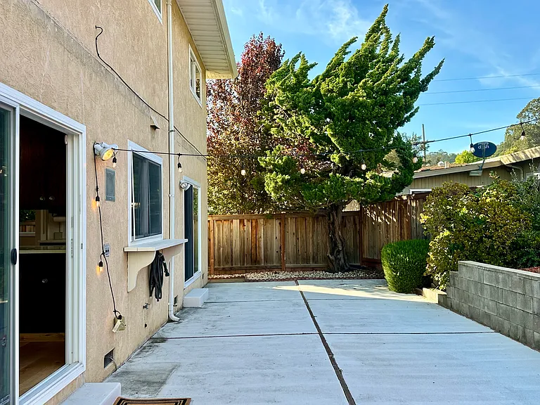 1132 Lawrence Ct — Photo 8