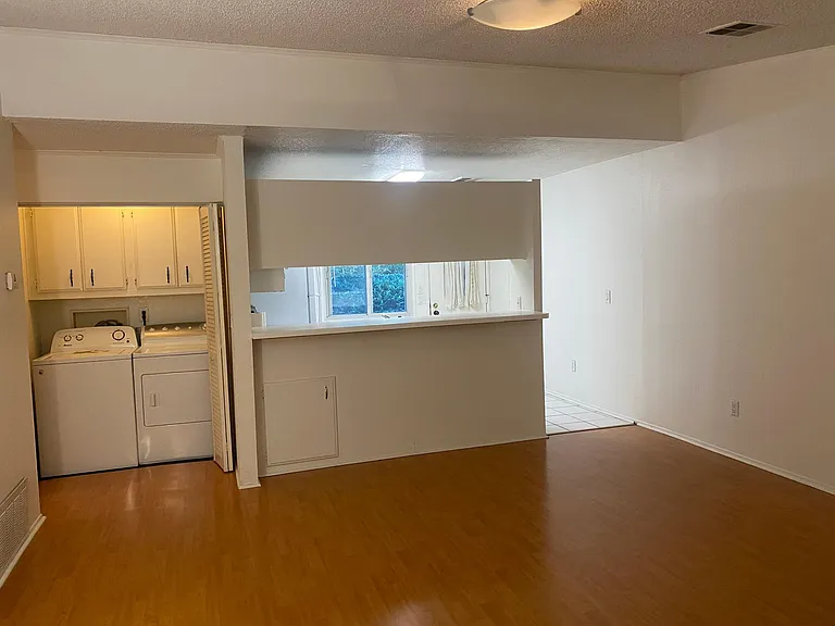 715 Huntley Dr — Photo 4