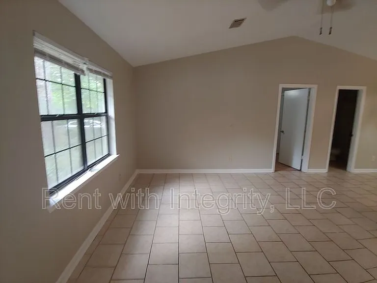 905 Tomahawk Ct — Photo 3