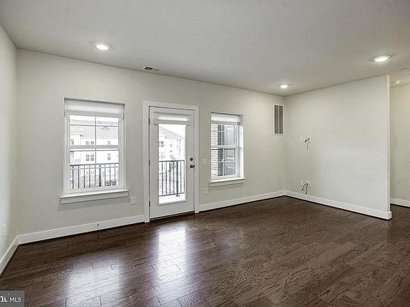 5th image of 2905 Bleeker St #4206