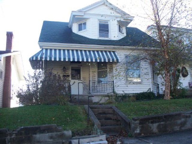 1st image of 306 Commerce St