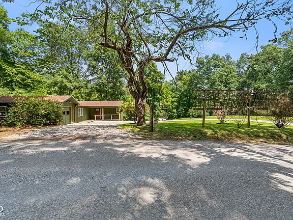 2nd image of 628 W Robertson Rd