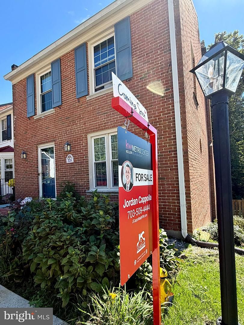 8261 Taunton Pl — Springfield Golf & Country Club