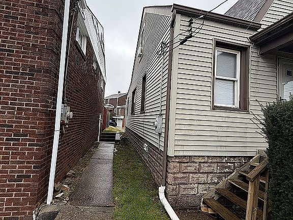 3rd image of 155 S 11th St