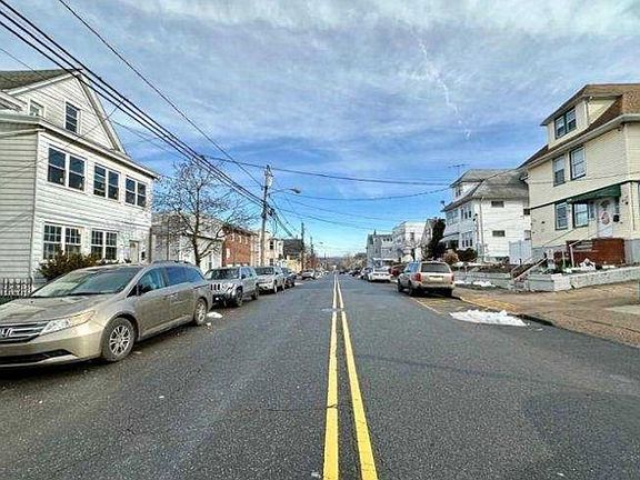 Exterior Neighborhood (street photo)