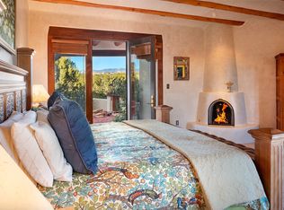 18 Daisy Cir, Santa Fe, NM 87506
