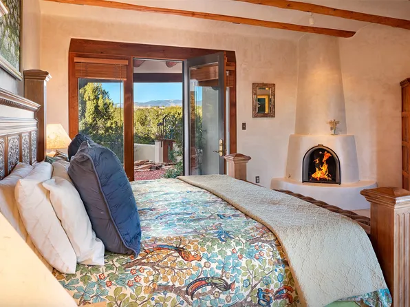 18 Daisy Cir, Santa Fe, NM 87506