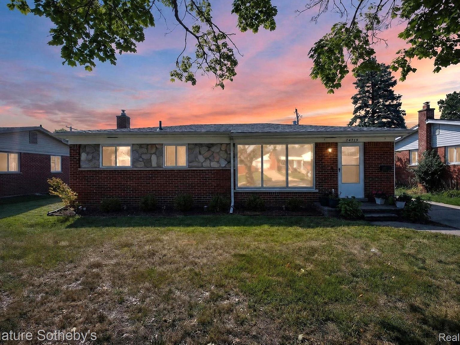 24715 Powers Ave, Dearborn Heights, MI 48125