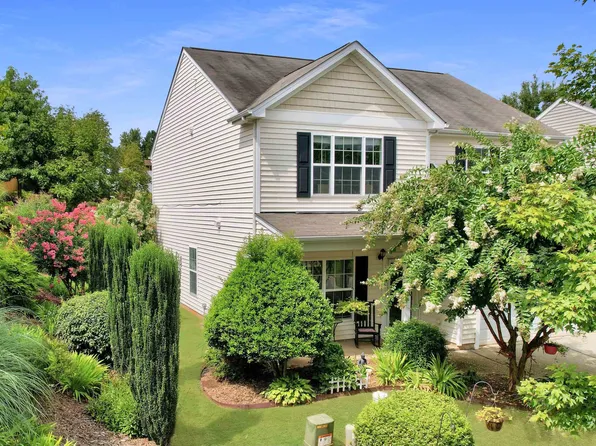 704 Wellspring Dr, Holly Springs, NC 27540