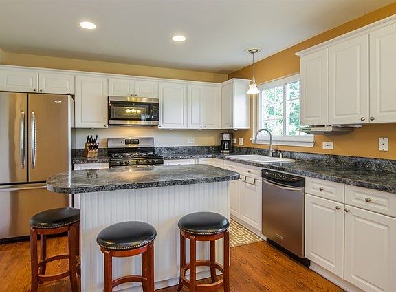 2nd image of 2720 Fairfax Ln
