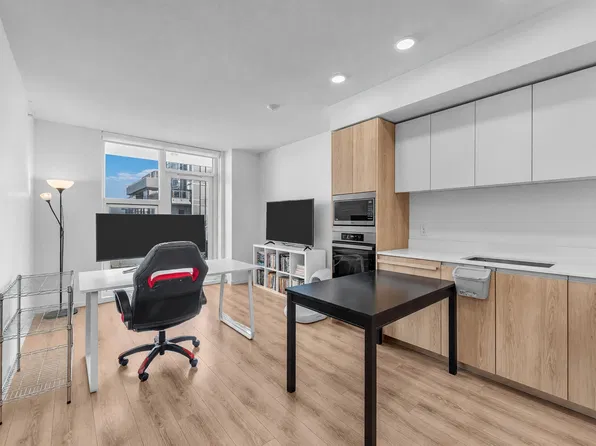 6633 Buswell St #1304, Richmond, BC V6Y 0M3