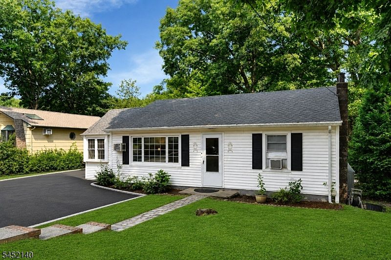 1st image of 9 David Rd