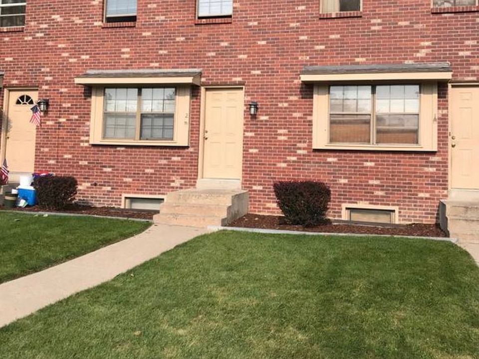 1st image of 1720 Cambridge Dr APT 2