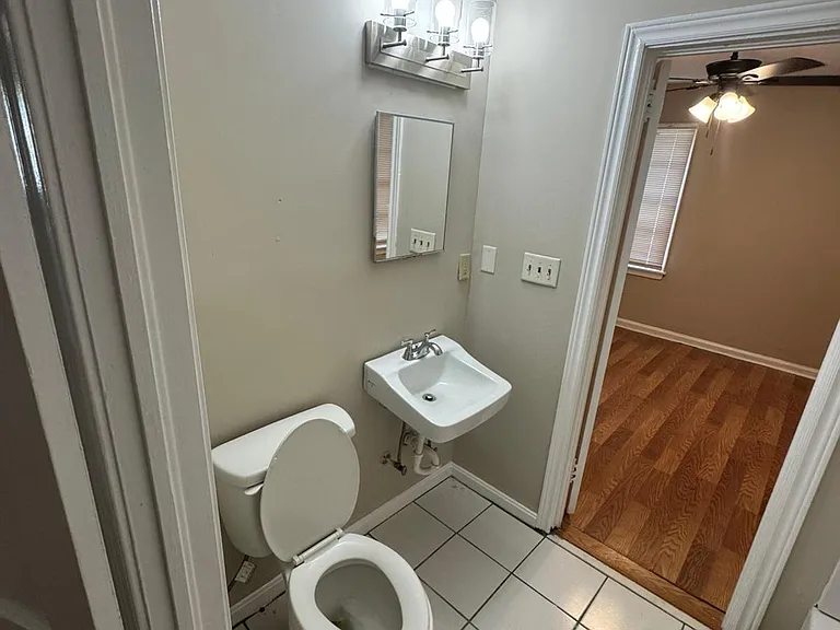 1073 Haywood Rd — Photo 8