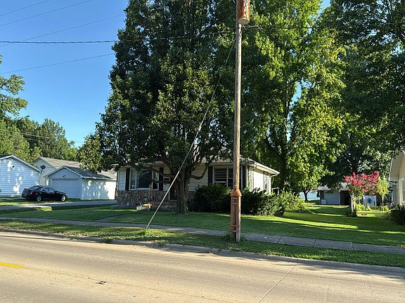 2nd image of 1002 W Boulevard St