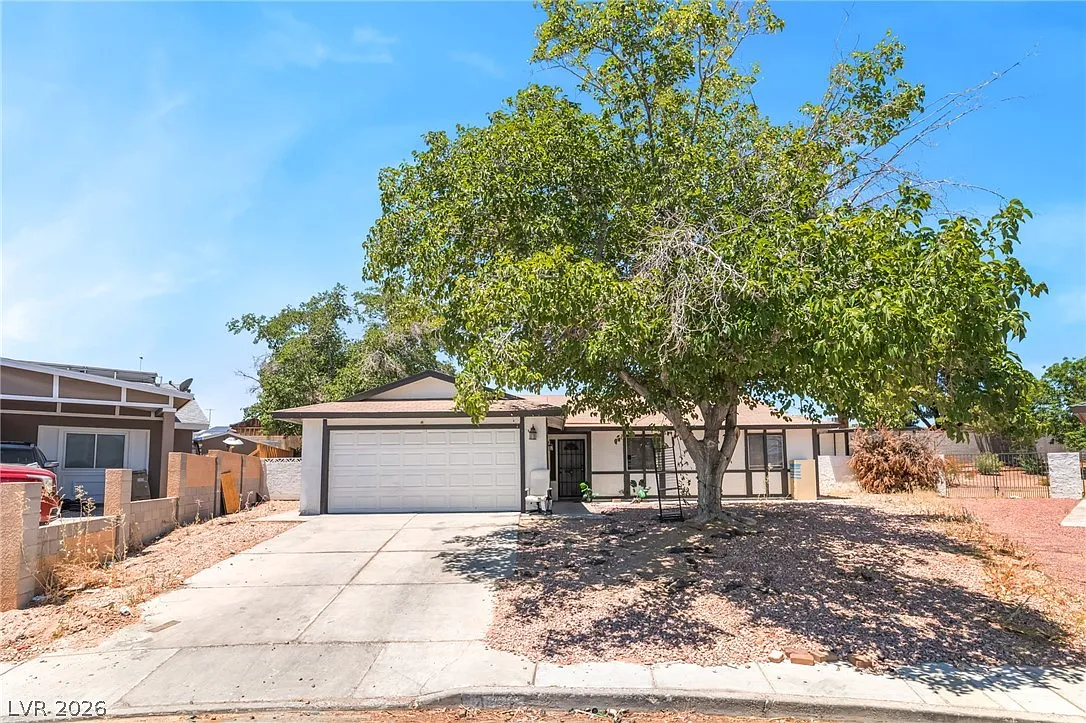 4 bed, 2.0 bath, 1952 sqft, $2,850 — Photo 1