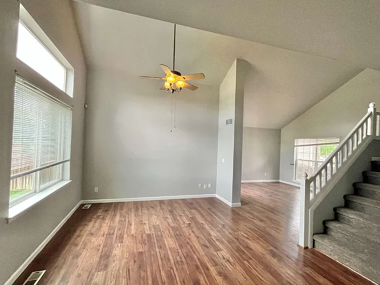 11725 Meadowood Ln — Photo 6