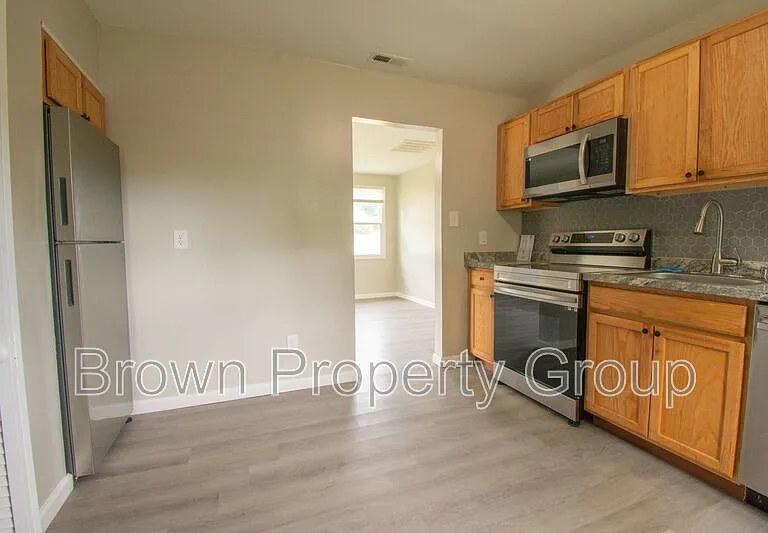 1401 Thelbert Dr — Photo 7