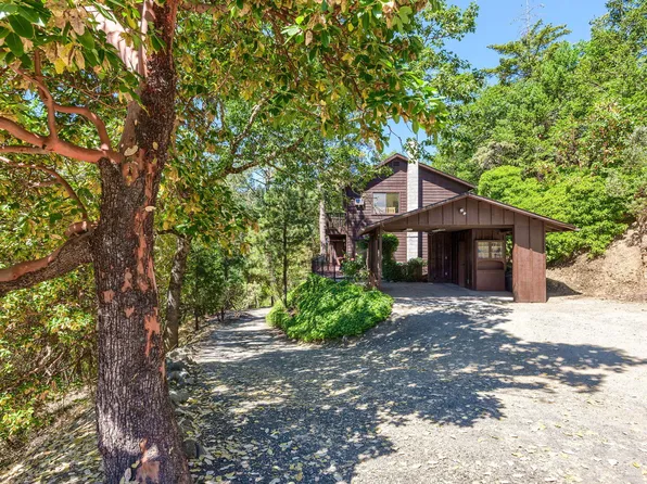 500 Wagon Trail Dr, Jacksonville, OR 97530