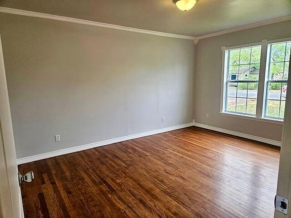 4th image of 508 Sellers St