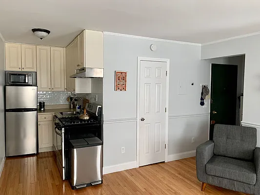 Rented by Flatiron Real Estate Advisors LLC | media 6