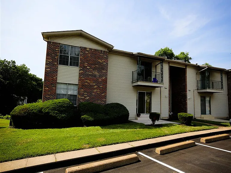 Whispering Lake Apartments — Photo 22