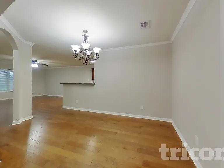 22719 Klingamans Way — Photo 3