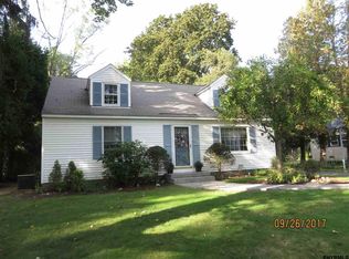 6 Van Vorst Dr, Burnt Hills, NY 12027