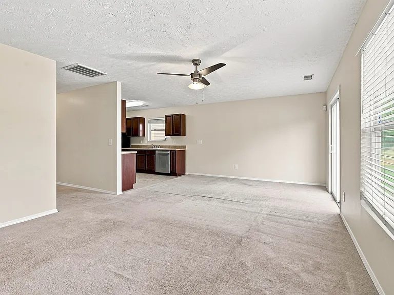 2834 Creekbend Dr — Photo 12