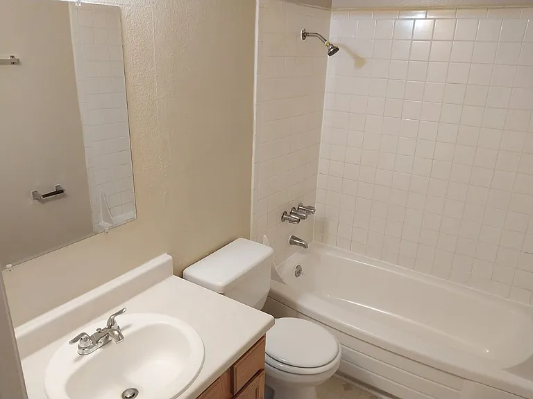 220 N 4th St #19 — Photo 7