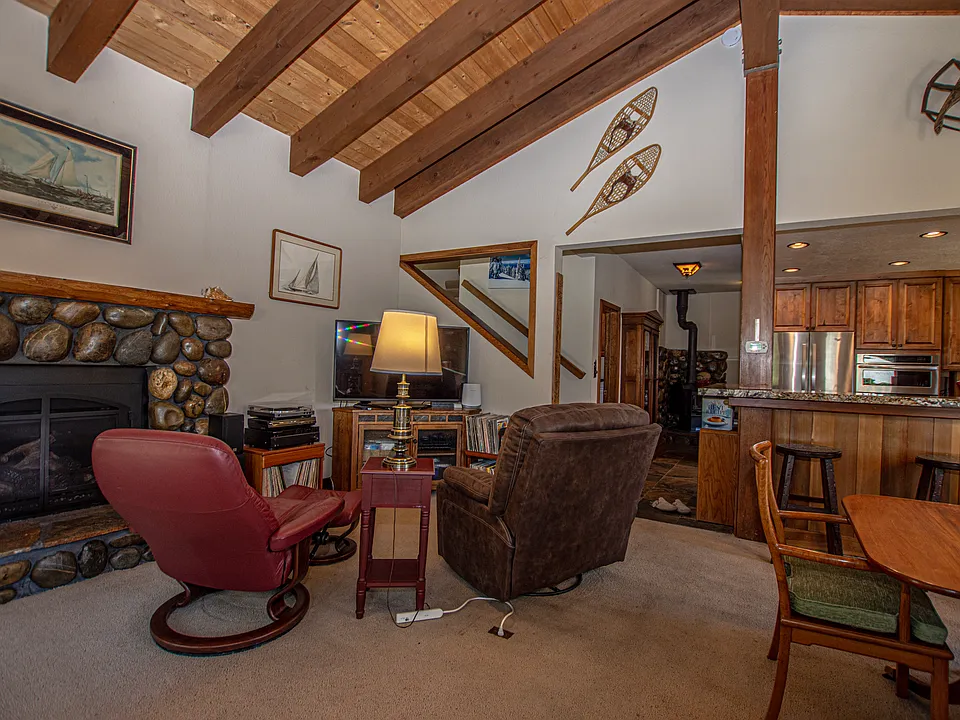 725 Balsam Ln