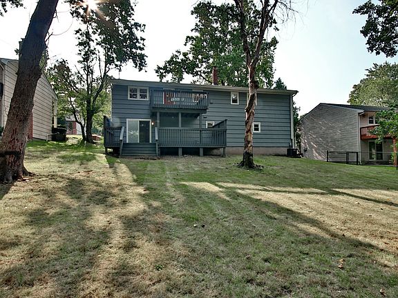 3rd image of 16 Colonial Woods Dr