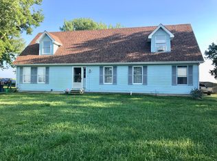 3287 E Dugdale Rd, Ashton, IL 61006