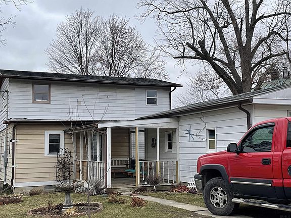 2nd image of 916 N Cherry St