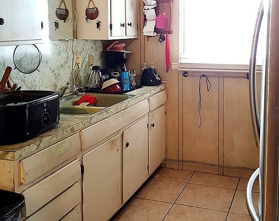 5th image of 605 Blackstone Ave