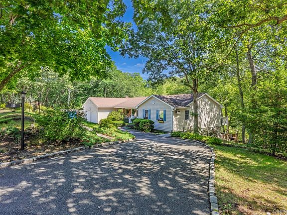 2nd image of 18 Beaver Lane W