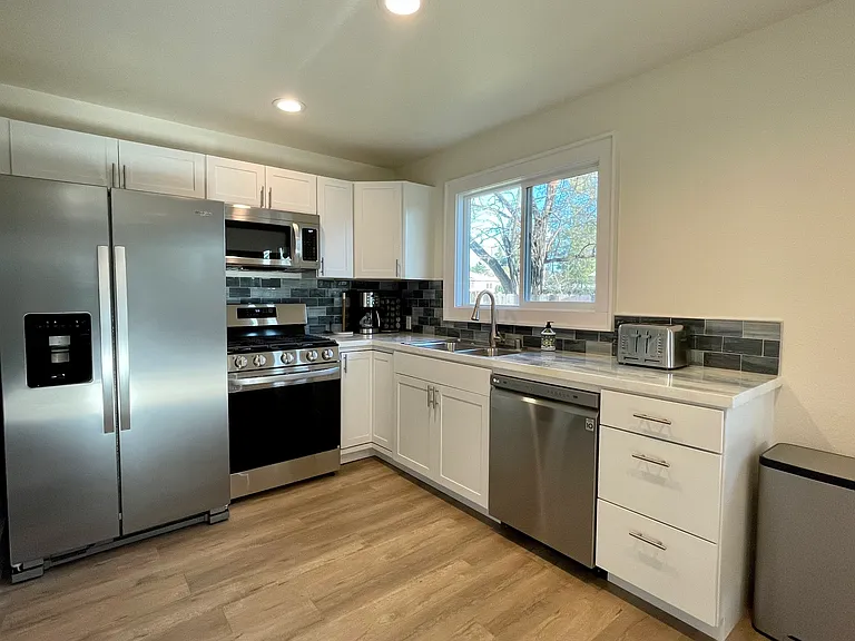1063 Gilbert St — Photo 10