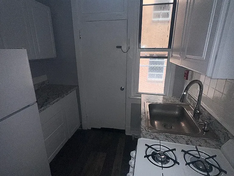 Minerva Court Apartments — Photo 5