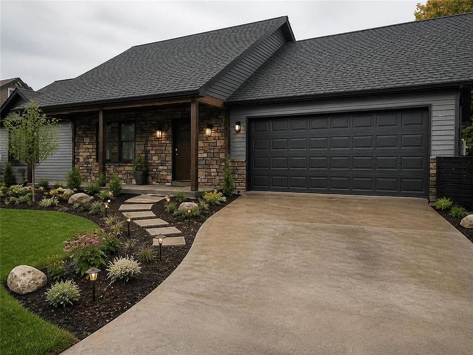 1st image of 206 Fairview N