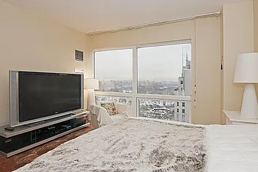 Rented by R New York