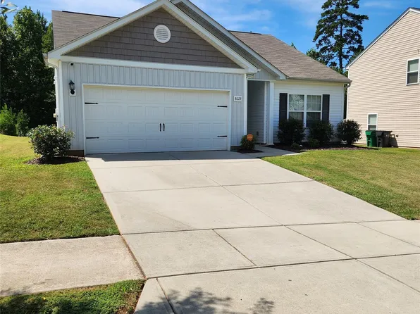 8623 Ballard Hills Ct, Charlotte, NC 28215