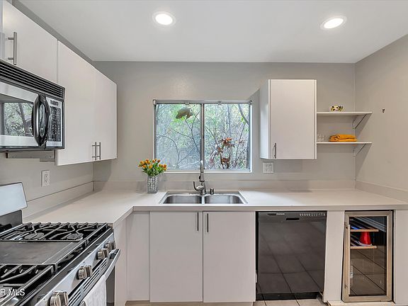 4th image of 18350 Hatteras St APT 279