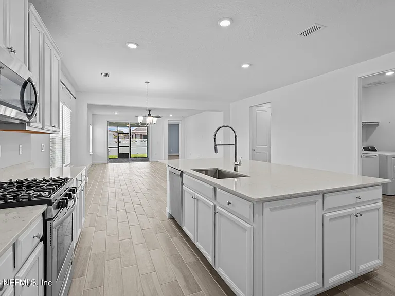 260 Oaklawn Ct — Photo 8