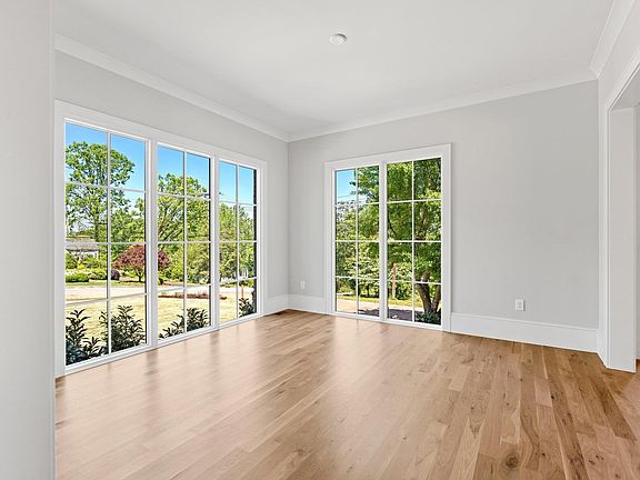 4th image of 144 E Tallulah Dr