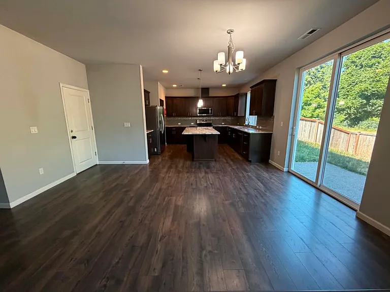 15550 Chad Dr SE — Photo 8