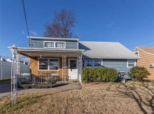 36 Spruce St, Carteret, NJ 07008