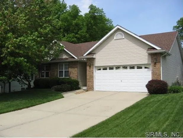 223 Belden Dr photo 1