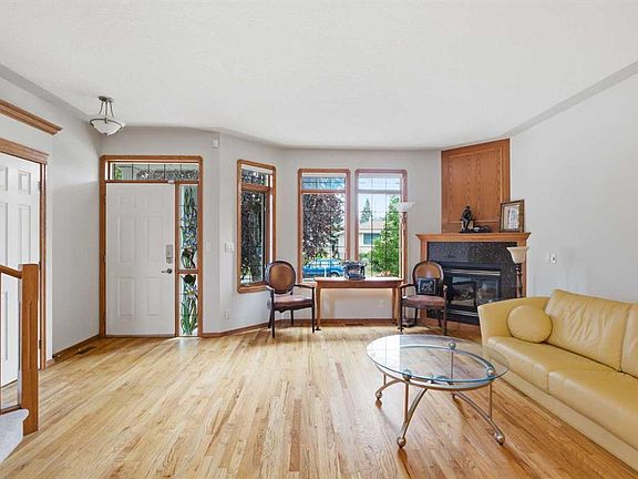 4th image of 256 SE 43rd Ave NW