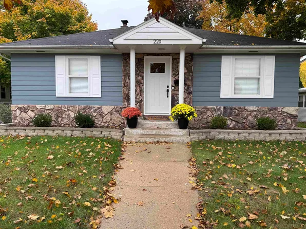220 E Emmett St, Portage, WI 53901
